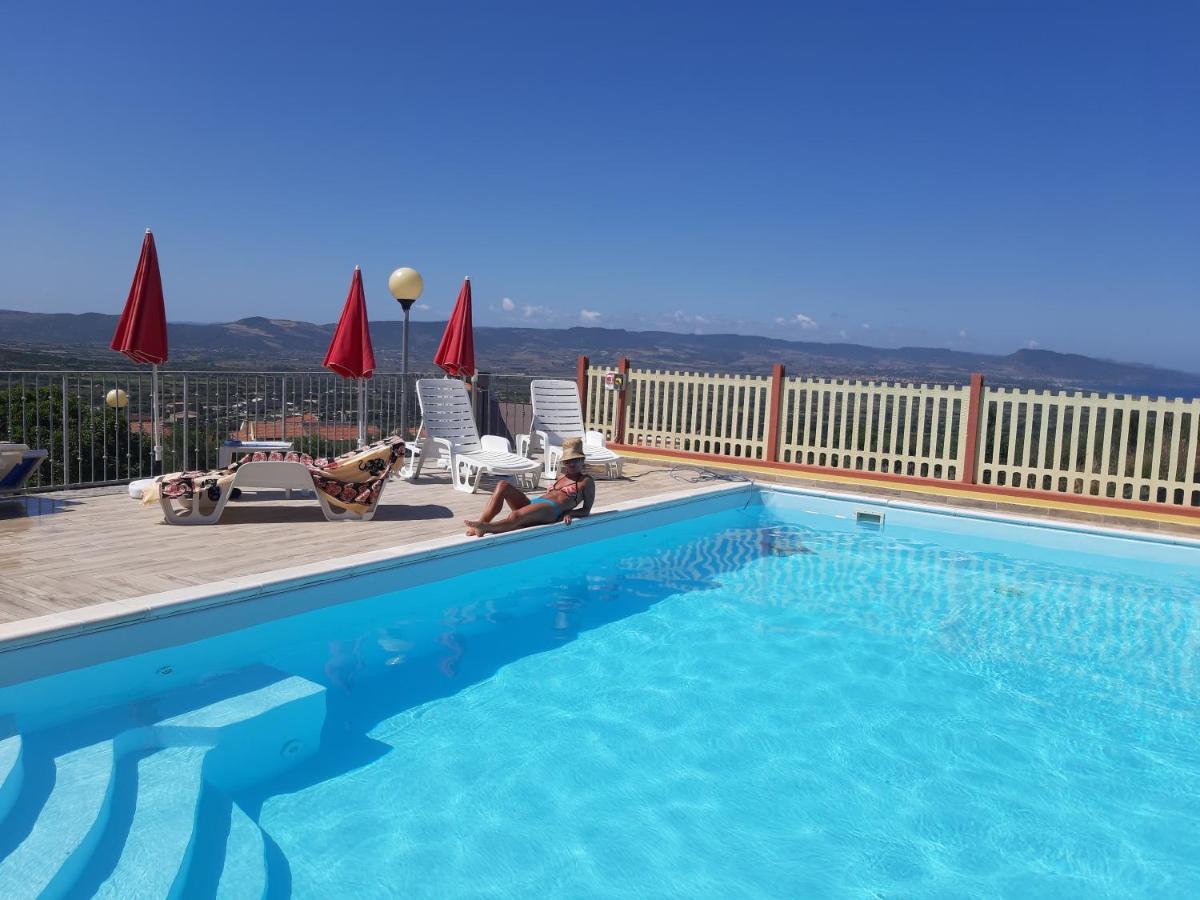 Casa Vacanze "La Caldosa" Badesi Exterior photo